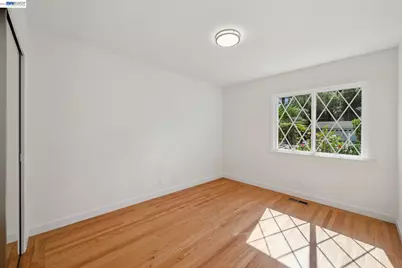 13048 Brookpark Rd, Oakland, CA 94619 - Photo 37