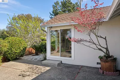 13048 Brookpark Rd, Oakland, CA 94619 - Photo 51