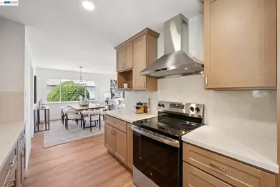 13048 Brookpark Rd, Oakland, CA 94619 - Photo 19