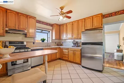 2751 Wallace St, Berkeley, CA 94702 - Photo 9