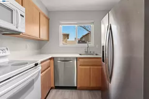 7584 Silvertree Ln, Dublin, CA 94568 - Photo 5