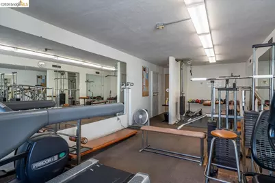 250 Whitmore St #304, Oakland, CA 94611 - Photo 45