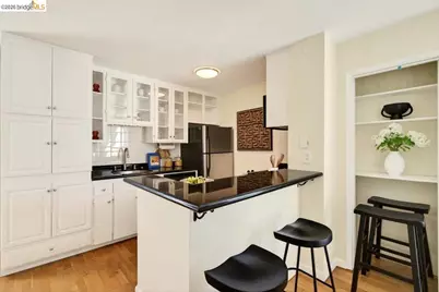 250 Whitmore St #304, Oakland, CA 94611 - Photo 25