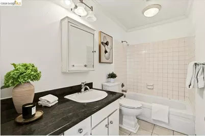 250 Whitmore St #304, Oakland, CA 94611 - Photo 37