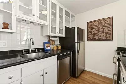 250 Whitmore St #304, Oakland, CA 94611 - Photo 29