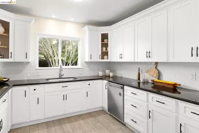 409 Pershing Dr, San Leandro, CA 94577 - Photo 21