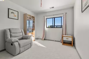 1050 Kains Ave, Albany, CA 94706 - Photo 9