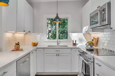 2633 Chelsea Dr, Oakland, CA 94611 - Photo 15