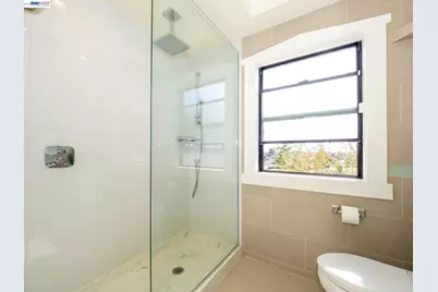 22111 Prospect St, Hayward, CA 94541 - Photo 27