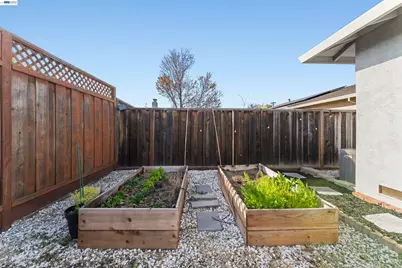 637 Caliente Ave, Livermore, CA 94550 - Photo 27