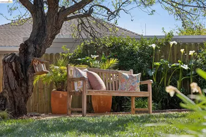 715 Hillgirt Cir, Oakland, CA 94610 - Photo 35