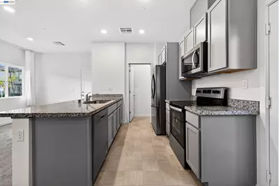 7000 Santa Venetia Pl, Roseville, CA 95747 - Photo 9