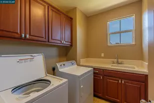 9028 Tee Box Ct, Patterson, CA 95363 - Photo 23