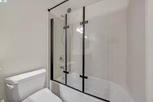 6466 Hollis St, Emeryville, CA 94608 - Photo 21