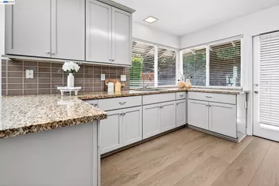 5170 Saddle Brook Dr, Oakland, CA 94619 - Photo 9