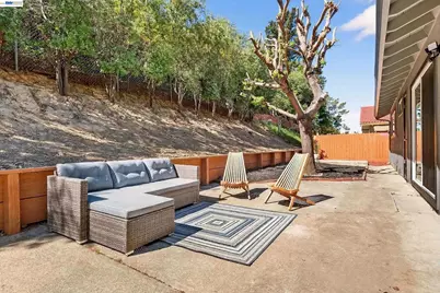 5170 Saddle Brook Dr, Oakland, CA 94619 - Photo 23