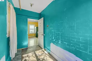1061 71st Ave, Oakland, CA 94621 - Photo 15