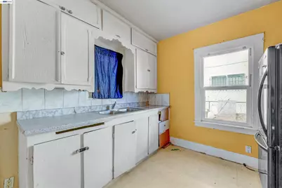 1061 71st Ave, Oakland, CA 94621 - Photo 11