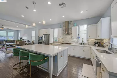 7228 Carneros Ln, Dublin, CA 94568 - Photo 13