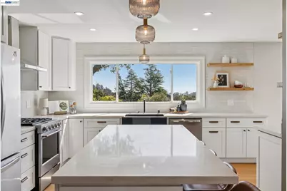 5969 Rincon Dr, Oakland, CA 94611 - Photo 9