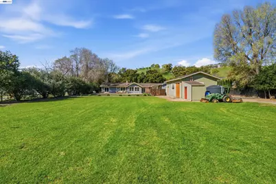 1450 Finley Rd, Pleasanton, CA 94588 - Photo 25