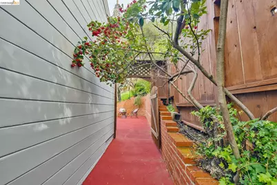 24 Cabrillo Pl, Oakland, CA 94611 - Photo 51