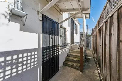 6019 Brann St, Oakland, CA 94605 - Photo 29