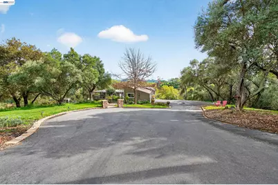 10700 Foothill Rd, Sunol, CA 94586 - Photo 3