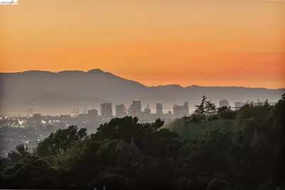 11448 Lochard St, Oakland, CA 94605 - Photo 7