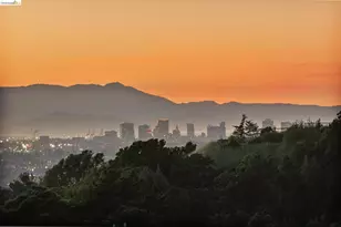 11448 Lochard St, Oakland, CA 94605 - Photo 7