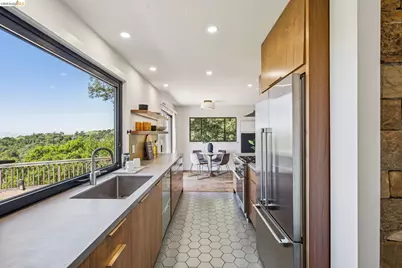 11448 Lochard St, Oakland, CA 94605 - Photo 31