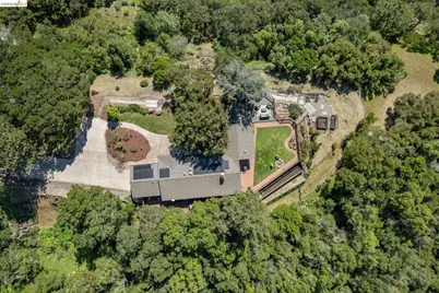 11448 Lochard St, Oakland, CA 94605 - Photo 57