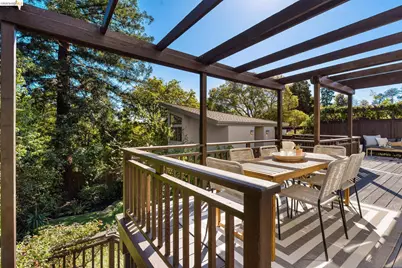 1101 Clarendon Crescent, Oakland, CA 94610 - Photo 25