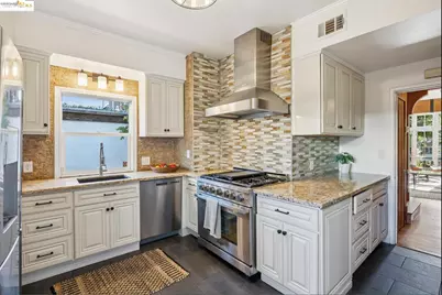 2749 17th St, Oakland, CA 94601 - Photo 9