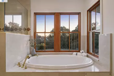 942 Aquarius Way, Oakland, CA 94611 - Photo 33