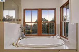 942 Aquarius Way, Oakland, CA 94611 - Photo 33