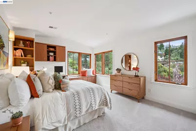 942 Aquarius Way, Oakland, CA 94611 - Photo 35