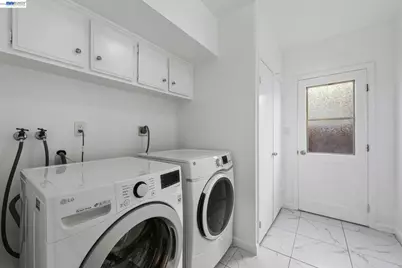 330 Tampa Ct, Foster City, CA 94404 - Photo 31