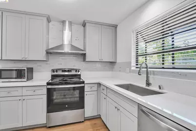 900 Southampton 142, Benicia, CA 94510 - Photo 5