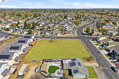 445 Walnut Ave, Manteca, CA 95336 - Photo 11