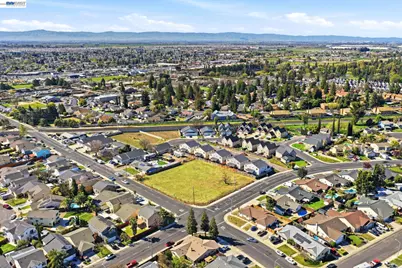 445 Walnut Ave, Manteca, CA 95336 - Photo 9