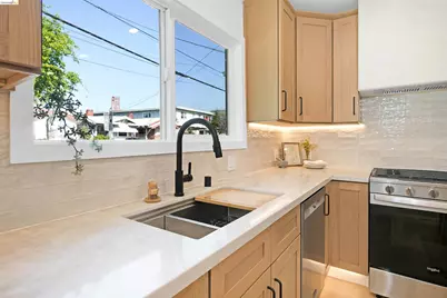 3654 39th Ave, Oakland, CA 94619 - Photo 5