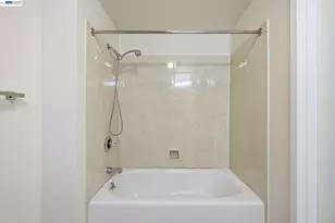 989 Webster St, Oakland, CA 94601 - Photo 23