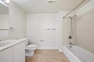 989 Webster St, Oakland, CA 94601 - Photo 21