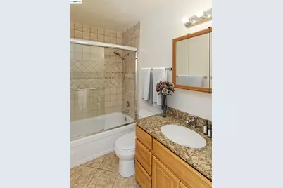 150 Pearl St #304, Oakland, CA 94611 - Photo 15