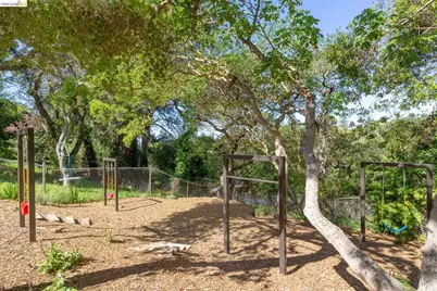 633 Moraga Ave, Piedmont, CA 94611 - Photo 41