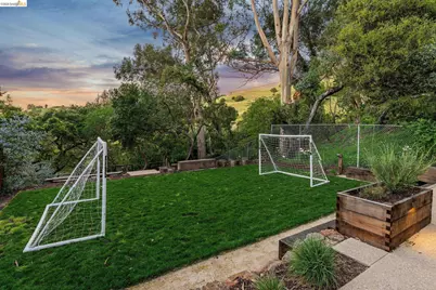 633 Moraga Ave, Piedmont, CA 94611 - Photo 51