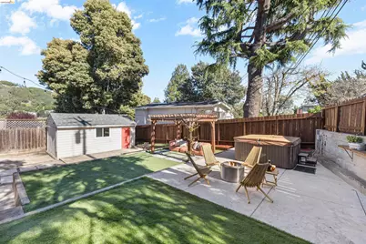 7900 Greenly Dr, Oakland, CA 94605 - Photo 29