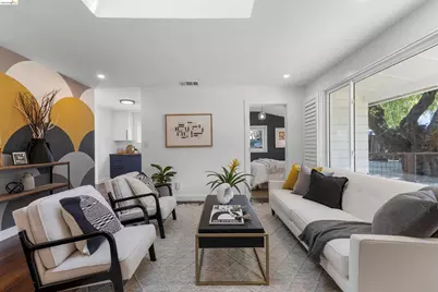 7900 Greenly Dr, Oakland, CA 94605 - Photo 3