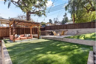 7900 Greenly Dr, Oakland, CA 94605 - Photo 39